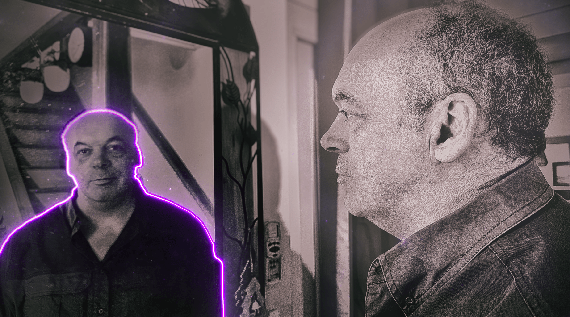 TontonFranck se regarde dans un miroir